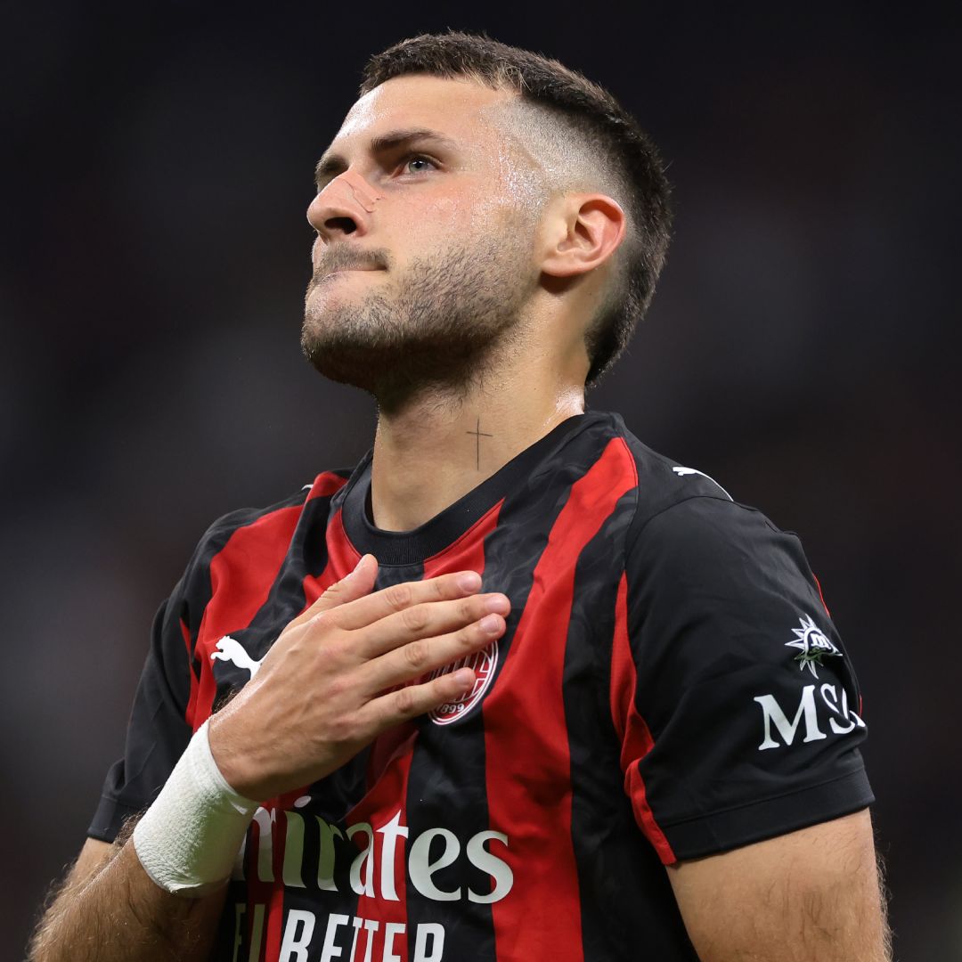 Santiago Gimenez con la camiseta del AC Milan